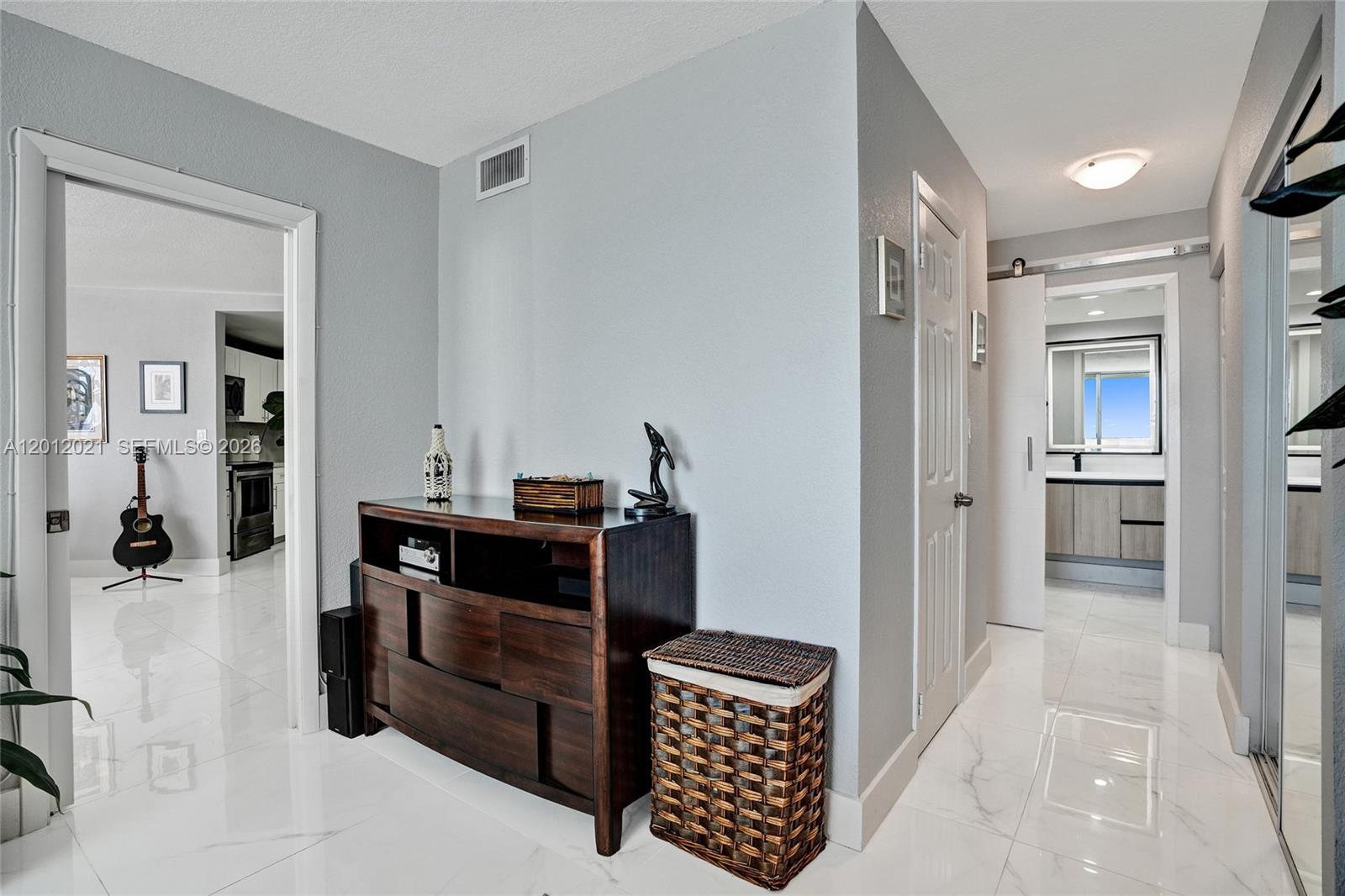 COMMODORE PLAZA CONDO - Residential