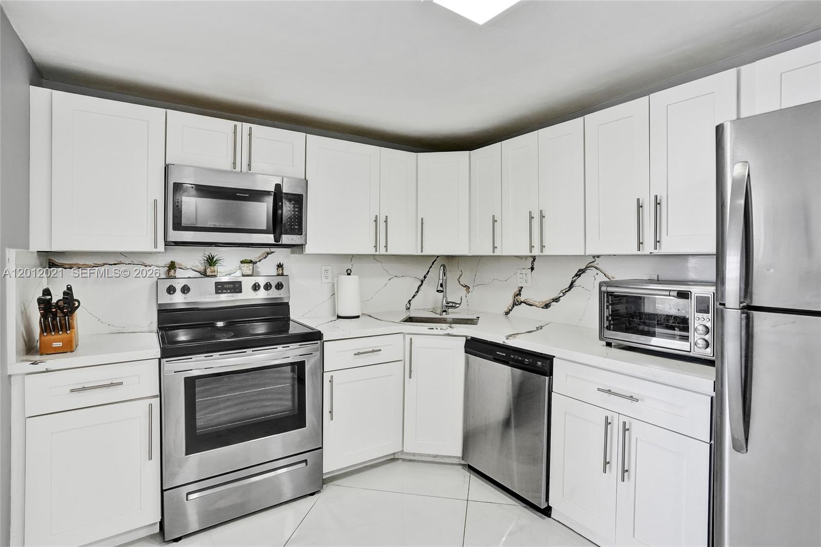 COMMODORE PLAZA CONDO - Residential