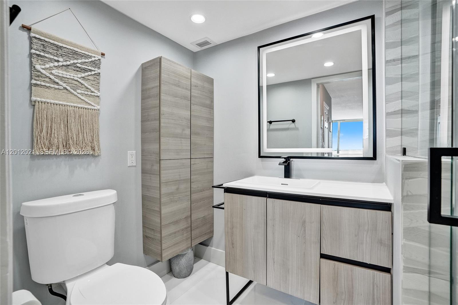 COMMODORE PLAZA CONDO - Residential