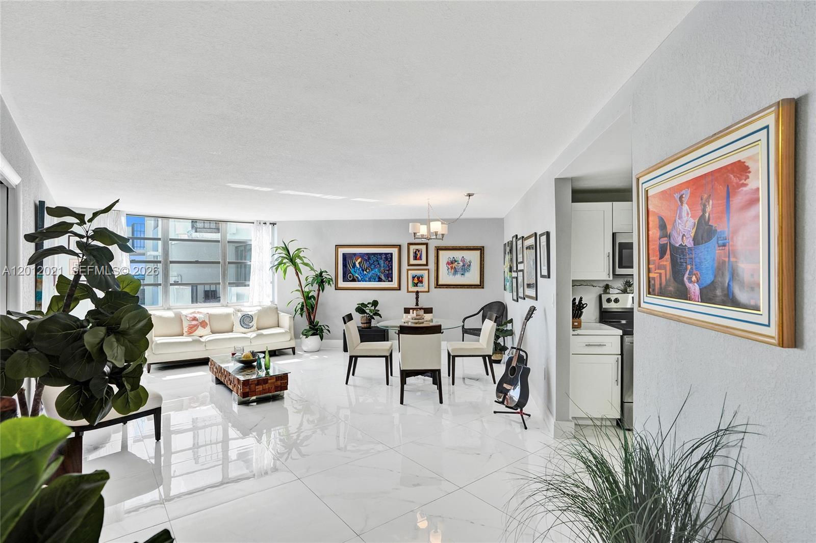 COMMODORE PLAZA CONDO - Residential