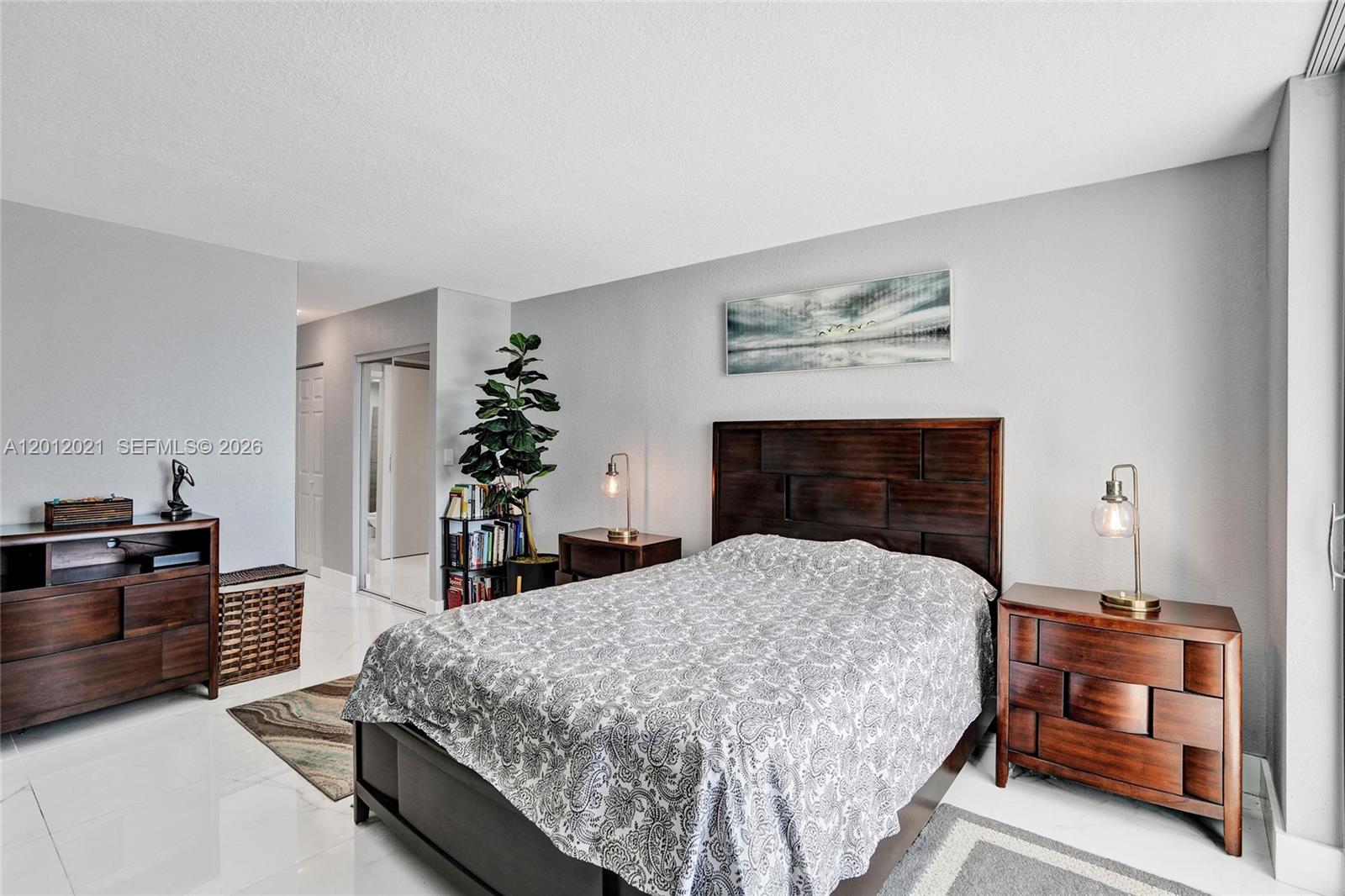 COMMODORE PLAZA CONDO - Residential