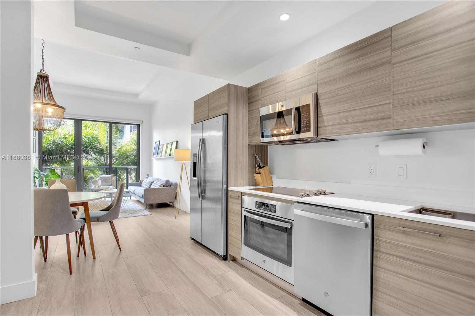 121 NE 34th St L202