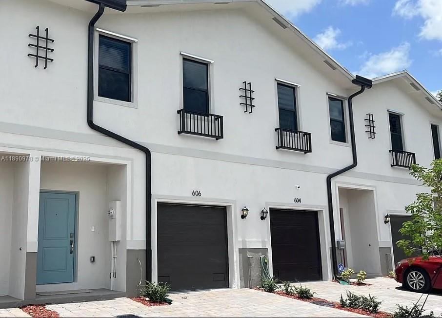 GORGEOUS TOWNHOME VERY CONVENIENT LOCATION IN FLORIDA CITY, CLOSE TO SHOPPING CENTERS, ENTERTAINMENT, GREAT SCHOOL DISTRICT. EASY
ACCESS TO FL-TURNPIKE. FLEXIBLE AND COMFORTABLE FLOOR-PLAN. A MUST SEE! Equal Housing Opportunity.