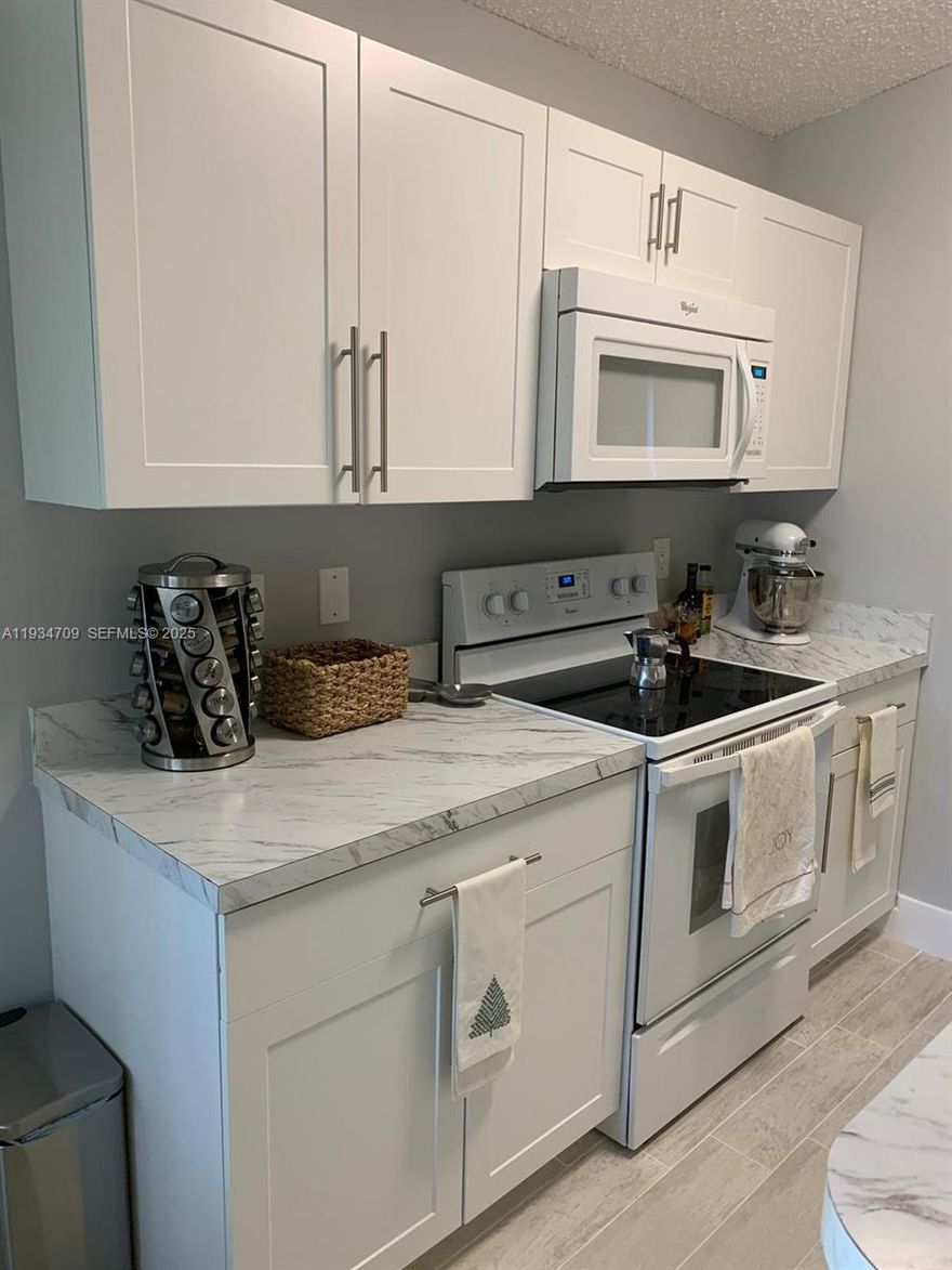 1BR/1B JUST MODERN RENOVATED CONDO LOCATED IN A QUIET COMMUNITY IN WEST SUNRISE,  OPEN BALCONY, GARDEN LAKE VIEW,  BEAUTIFUL KITCHEN.WALKING CLOSET, CONTEMPORARY TILE, HIGH CEILINGS, WASHER/DRYER IN THE UNIT, QUIET COMMUNITY WITH POOL AND CABANA, GYM, ETC. CLOSE TO RESTAURANTS, SHOPS, PUBLIC, AND SAWGRASS MALL