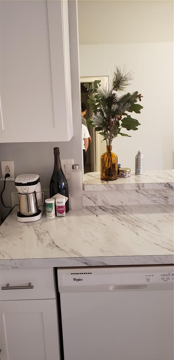 SUMMERBREEZE CONDO - Residential Lease