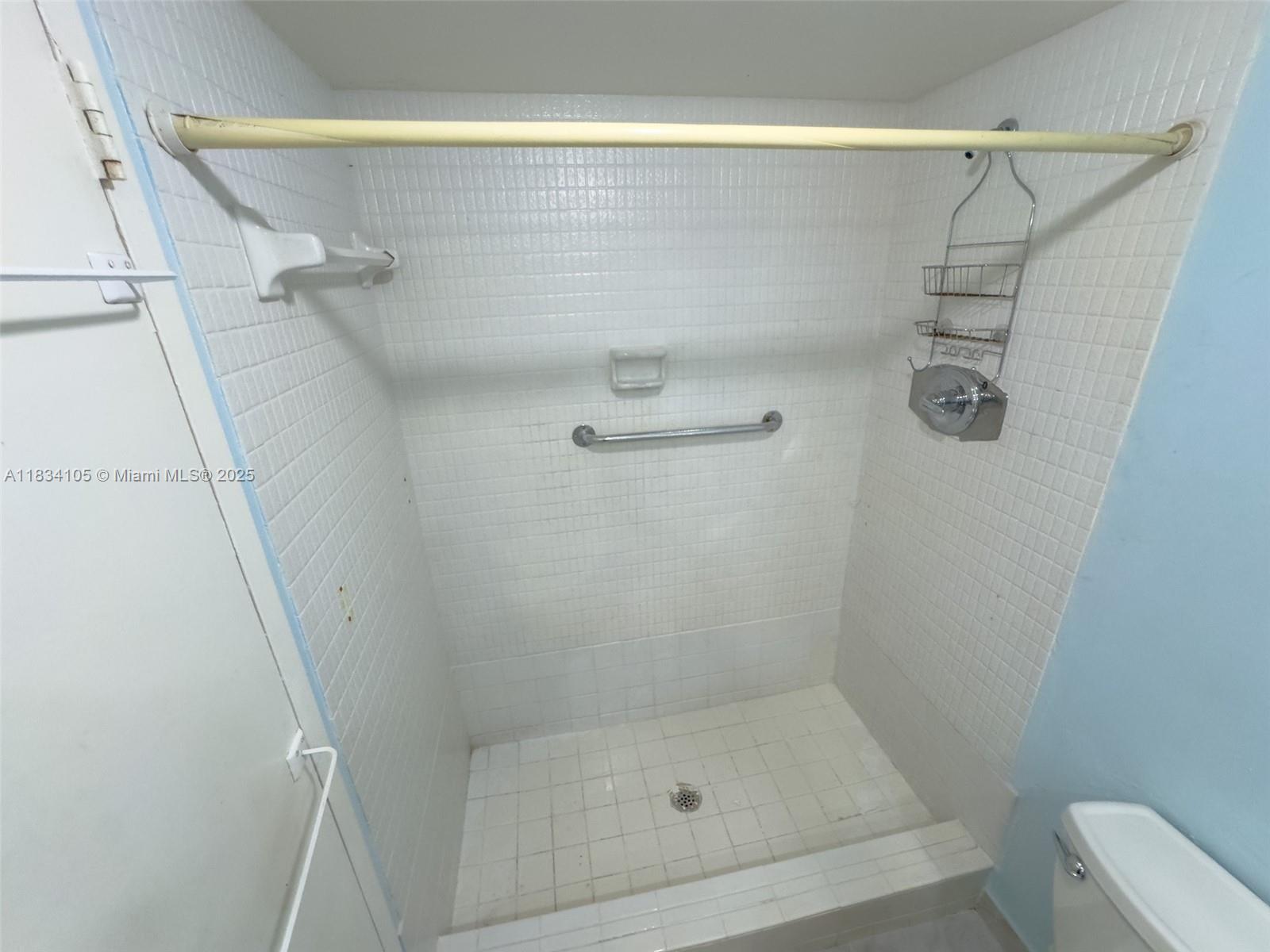 230 174th St 2207