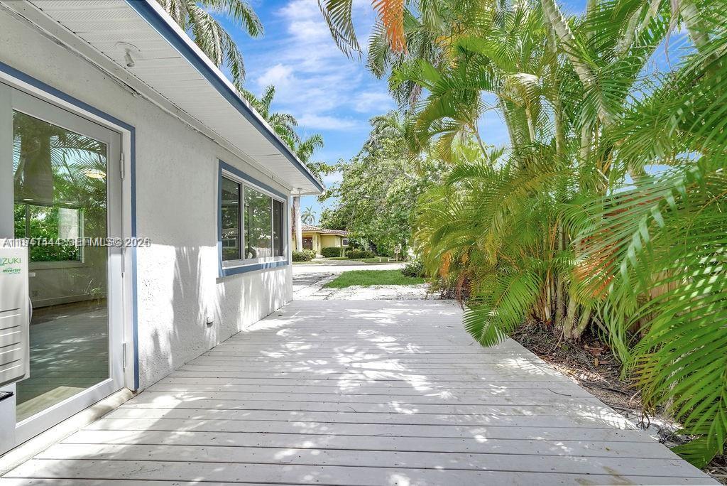 HOLLYWOOD LAKES SECTION - Residential Lease