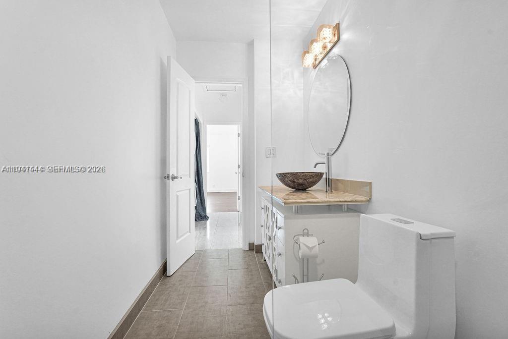 HOLLYWOOD LAKES SECTION - Residential Lease