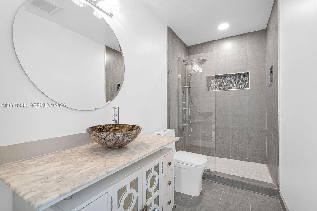 HOLLYWOOD LAKES SECTION - Residential Lease