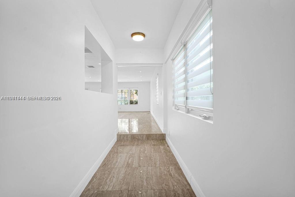 HOLLYWOOD LAKES SECTION - Residential Lease