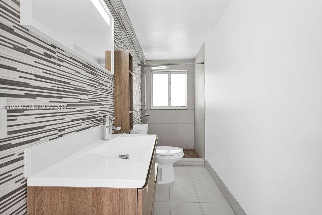 HOLLYWOOD LAKES SECTION - Residential Lease