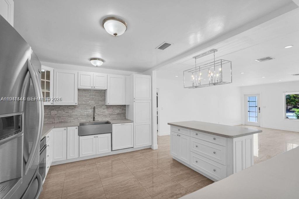 HOLLYWOOD LAKES SECTION - Residential Lease