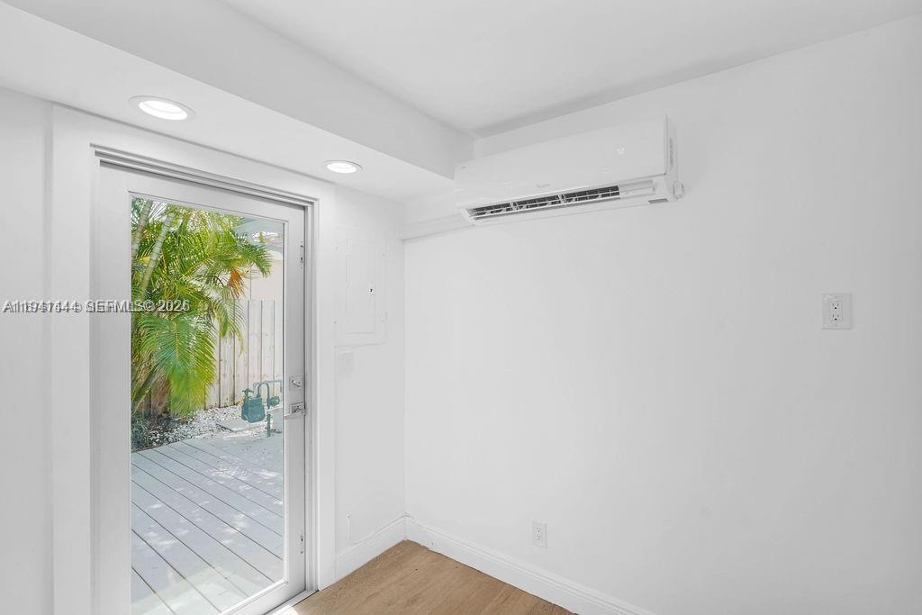 HOLLYWOOD LAKES SECTION - Residential Lease