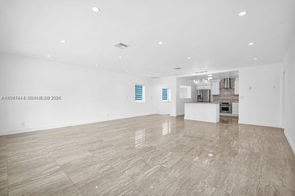 HOLLYWOOD LAKES SECTION - Residential Lease