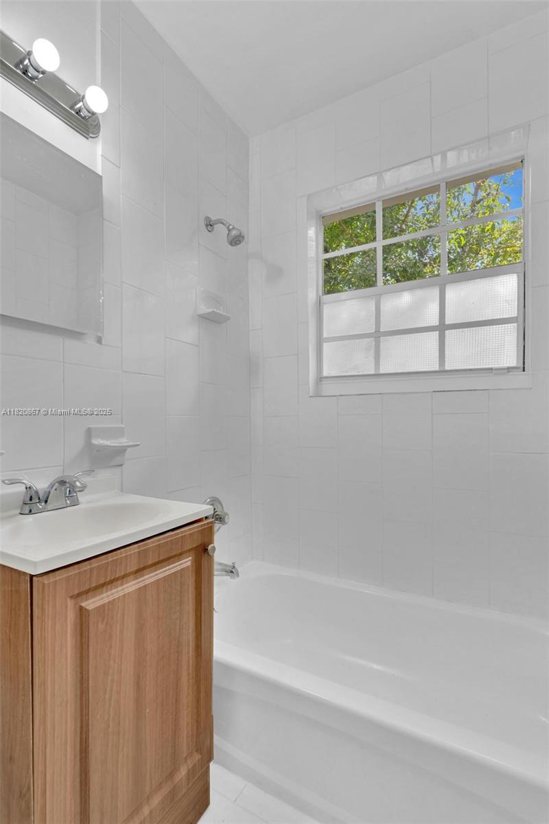 BISCAYNE BCH SUB - Residential Income