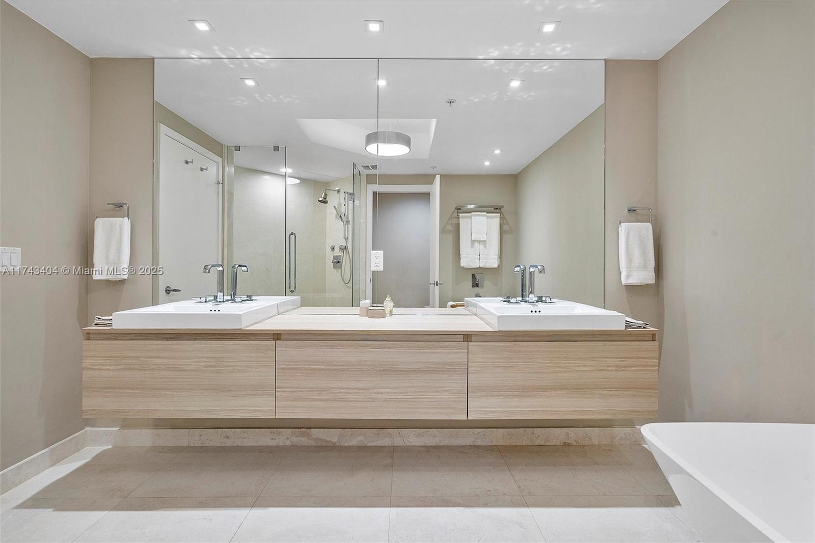 MARINA PALMS RESIDENCES N - Residential