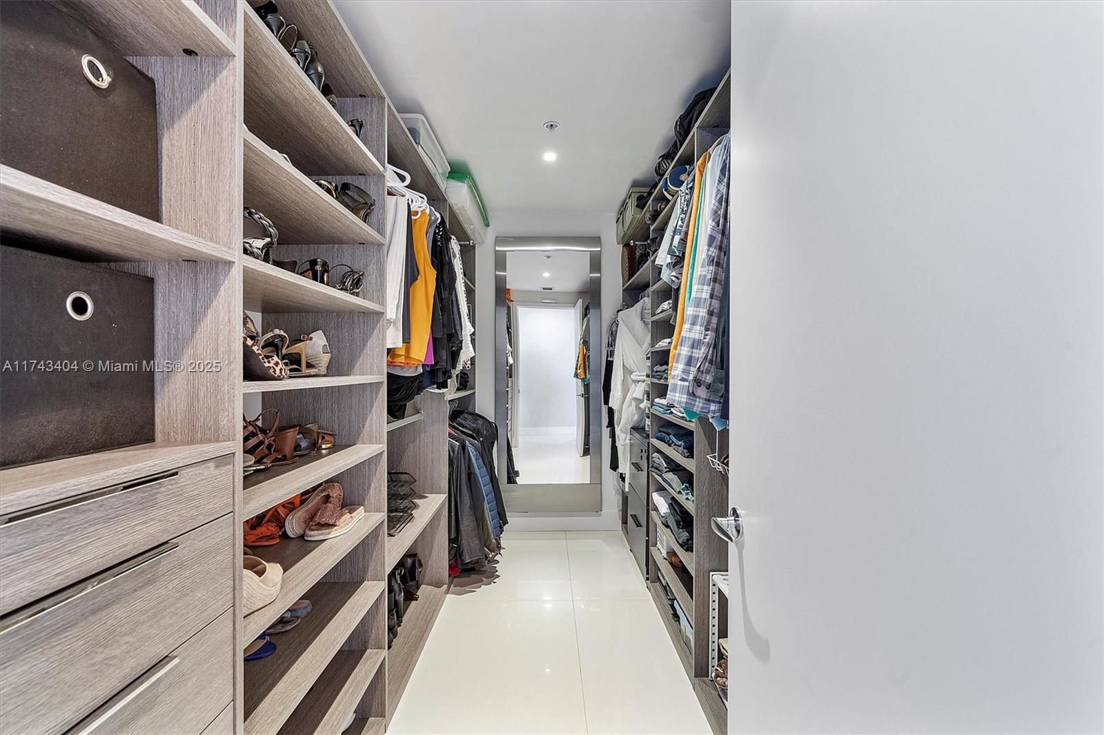 MARINA PALMS RESIDENCES N - Residential