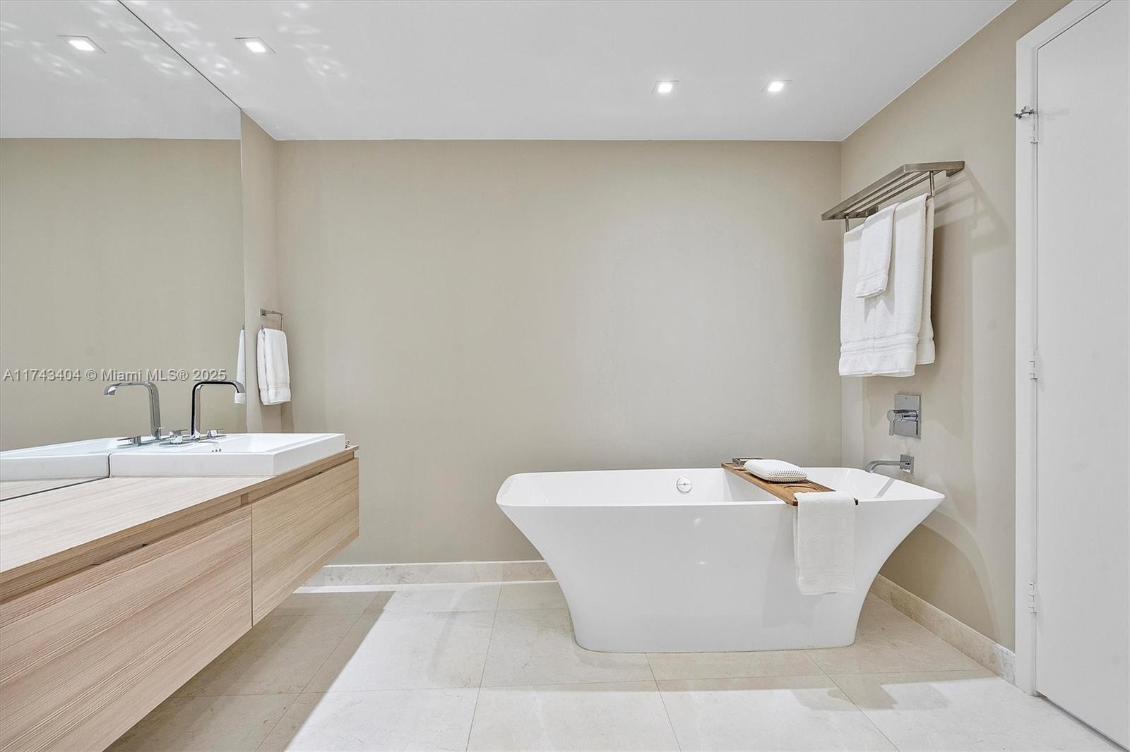 MARINA PALMS RESIDENCES N - Residential