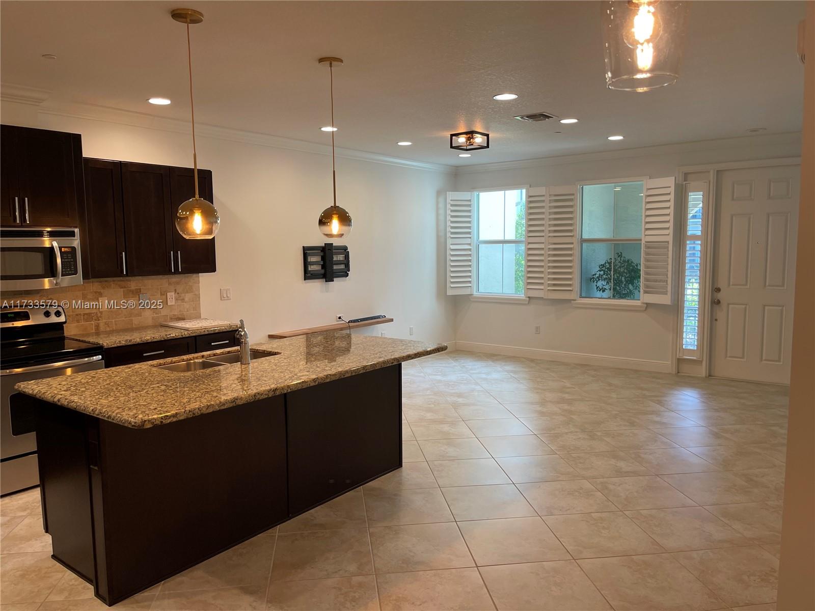 8280 Cascada Isles Dr