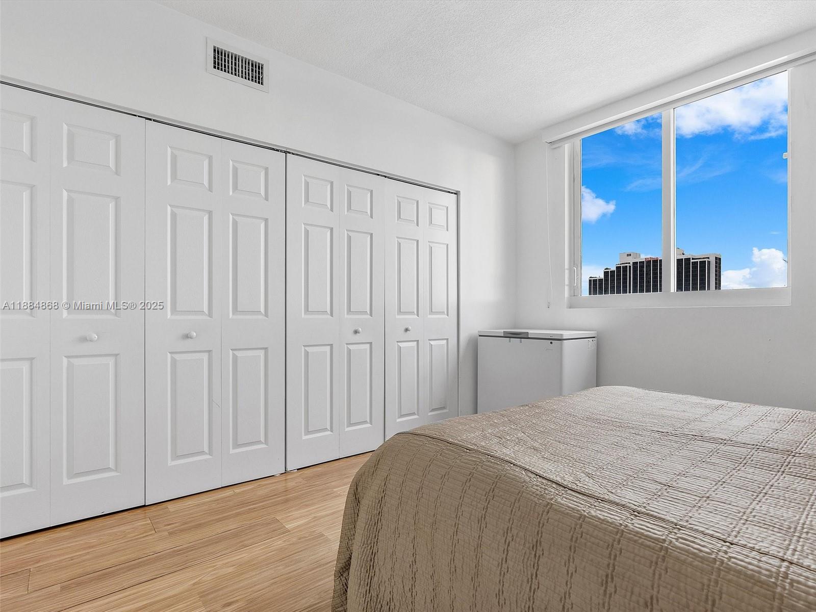 1800 BISCAYNE PLAZA CONDO - Residential