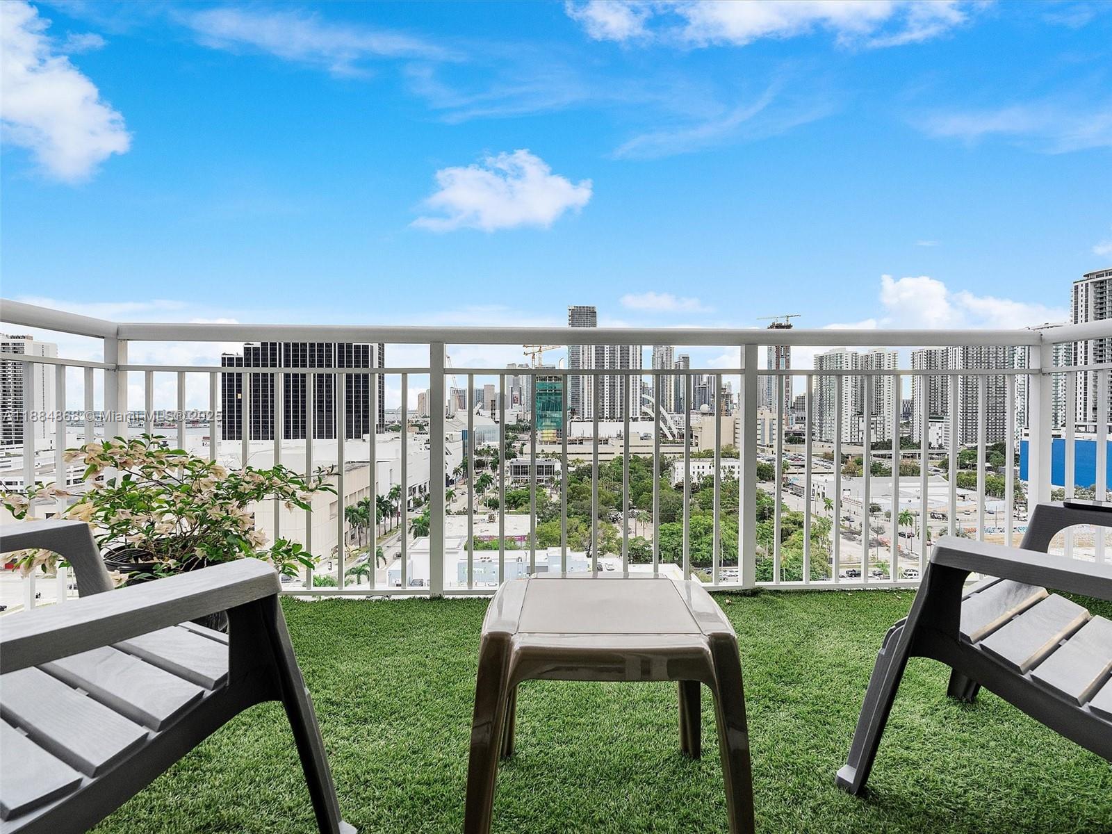 1800 BISCAYNE PLAZA CONDO - Residential
