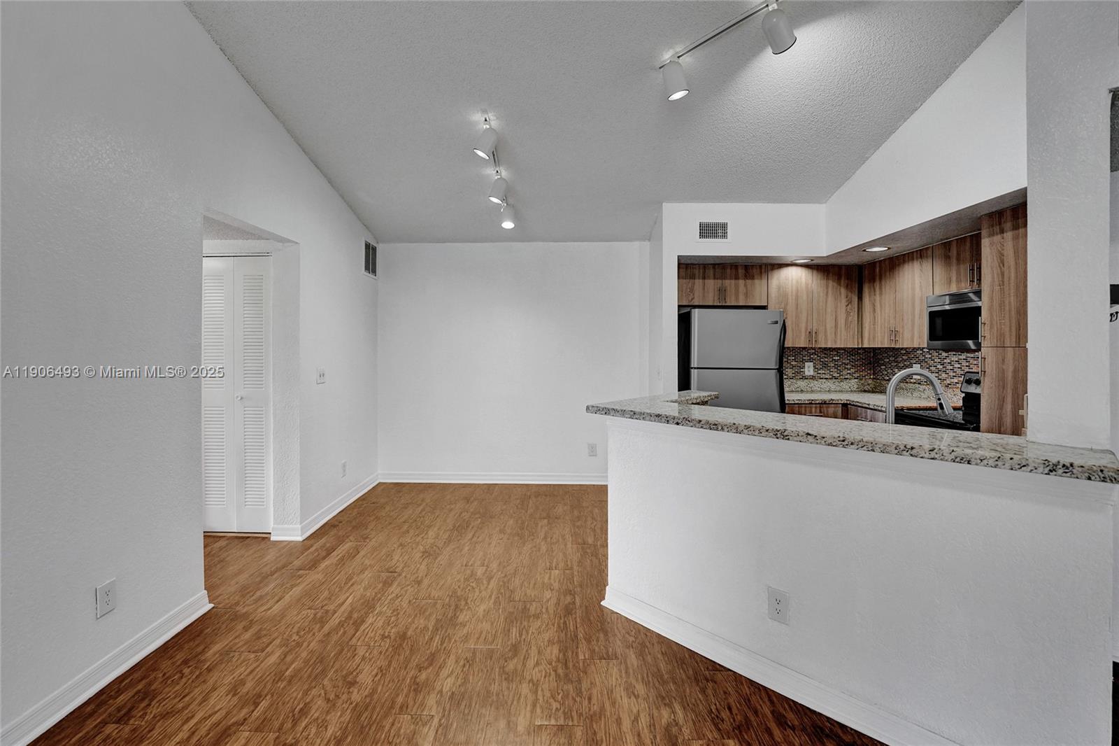 ISLES AT LAGO MAR CONDO - Residential Lease