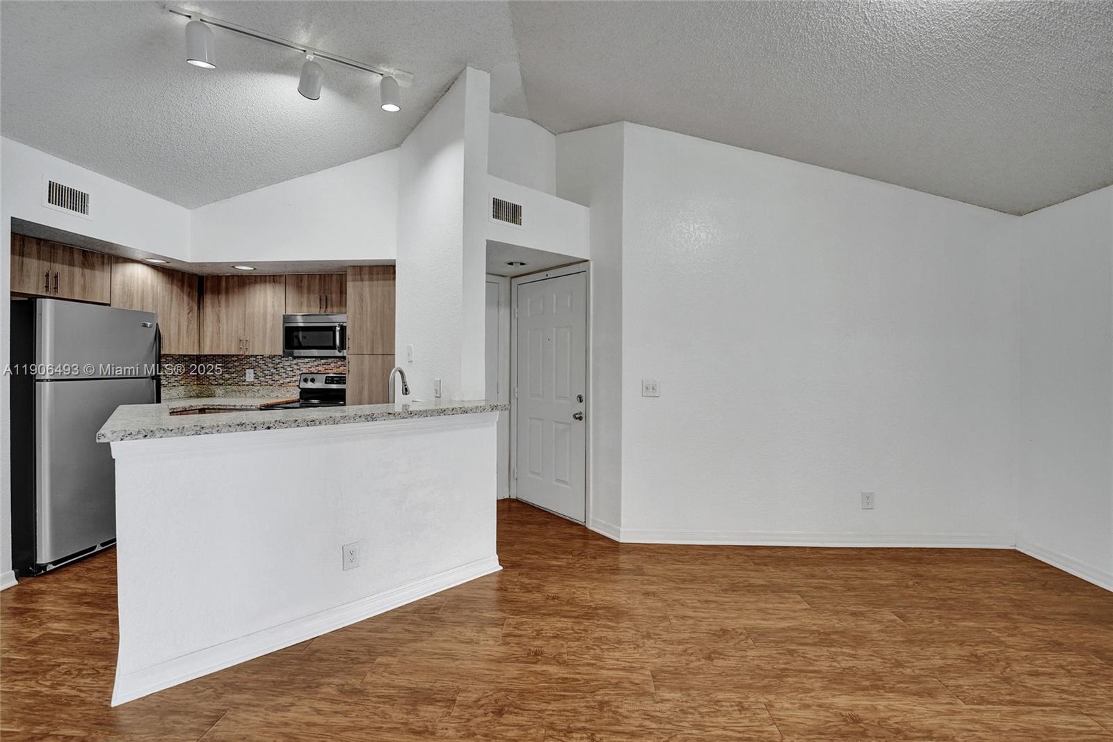 ISLES AT LAGO MAR CONDO - Residential Lease