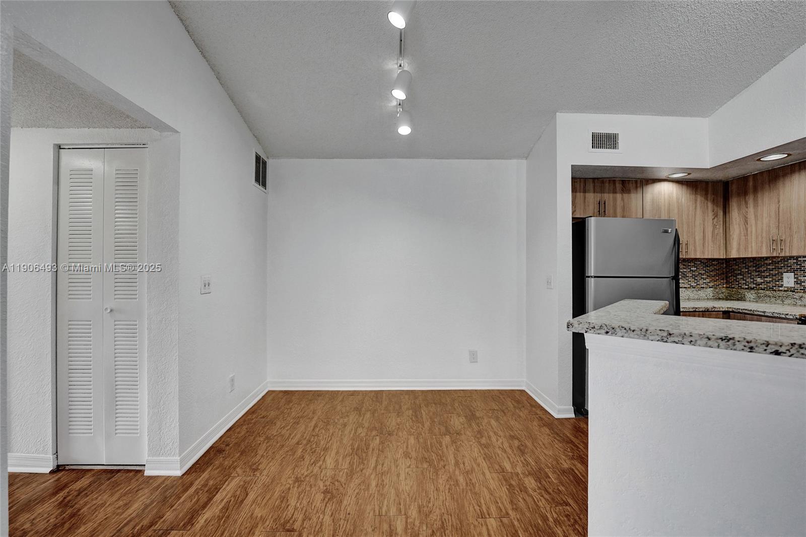 ISLES AT LAGO MAR CONDO - Residential Lease