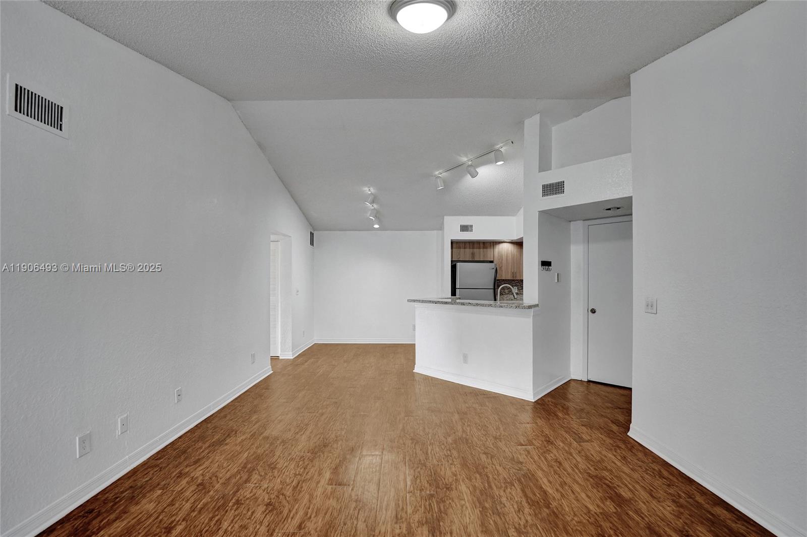 ISLES AT LAGO MAR CONDO - Residential Lease