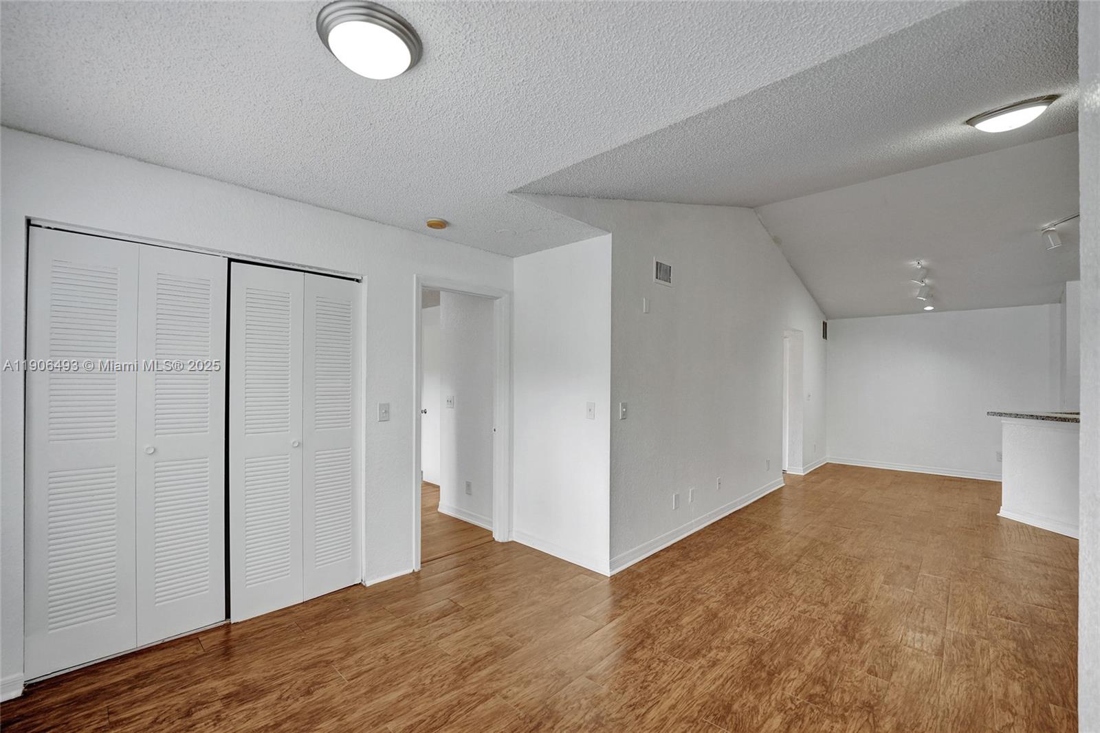 ISLES AT LAGO MAR CONDO - Residential Lease