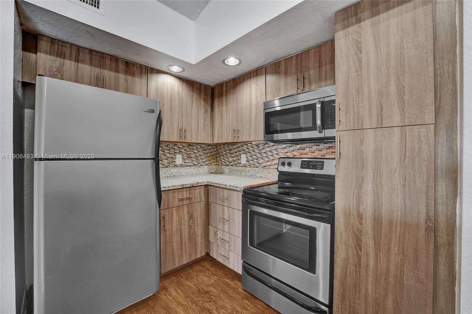 ISLES AT LAGO MAR CONDO - Residential Lease