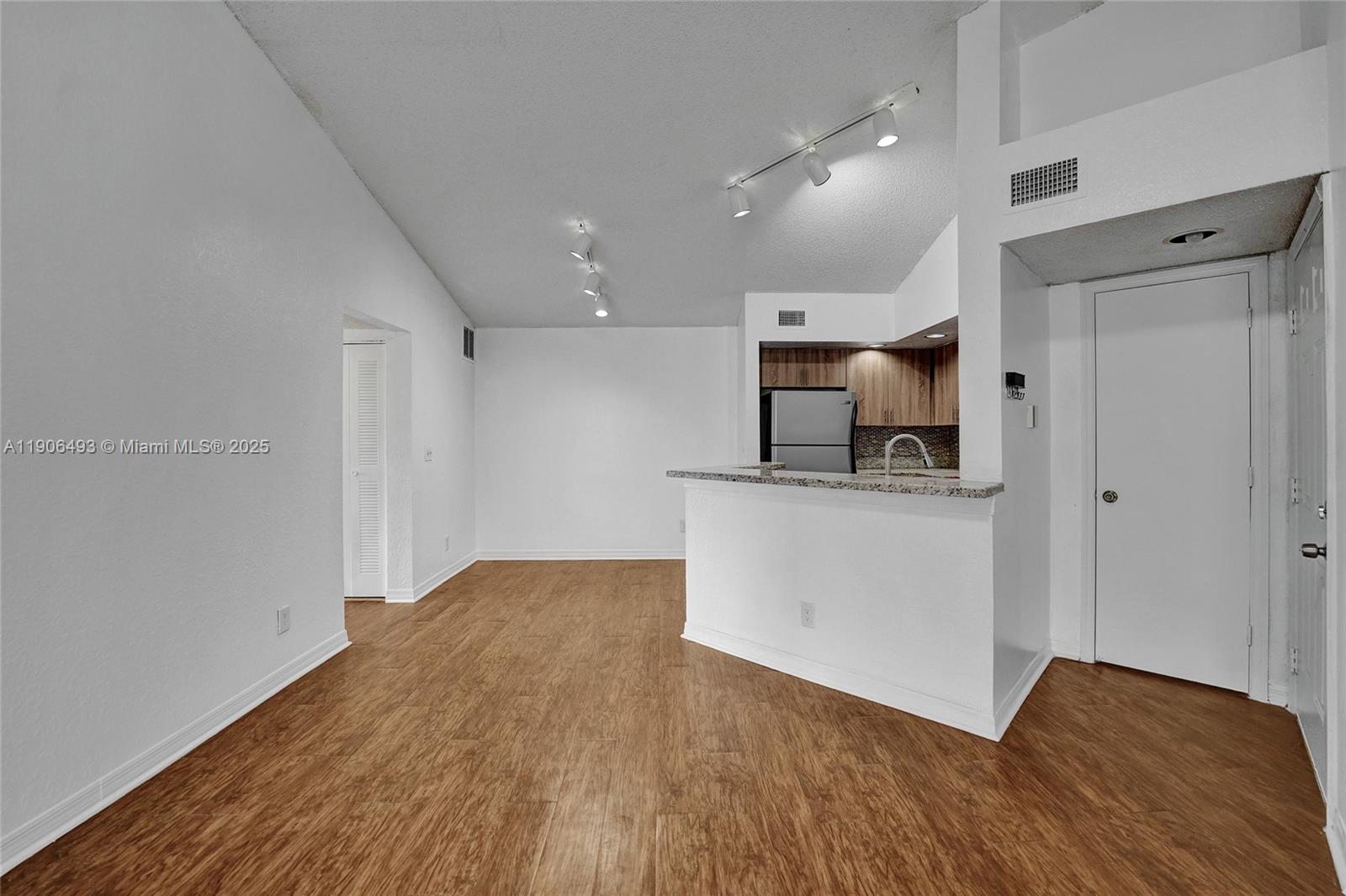 ISLES AT LAGO MAR CONDO - Residential Lease