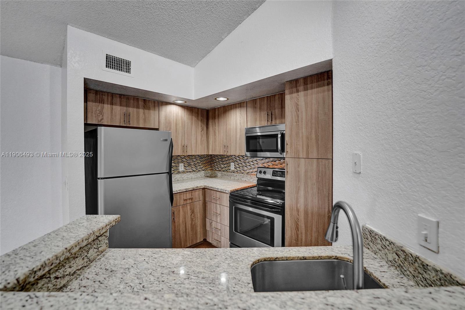 ISLES AT LAGO MAR CONDO - Residential Lease