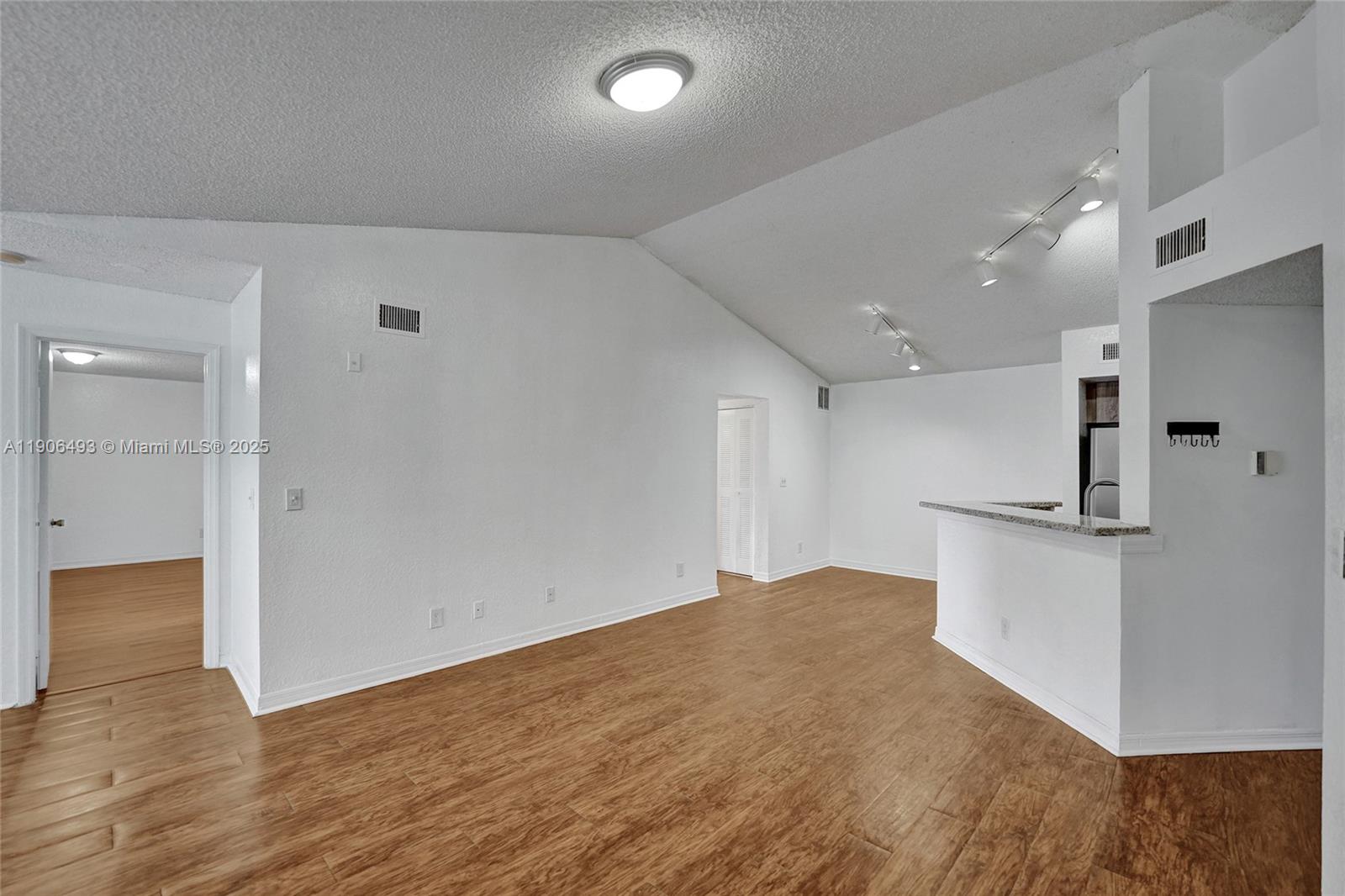 ISLES AT LAGO MAR CONDO - Residential Lease