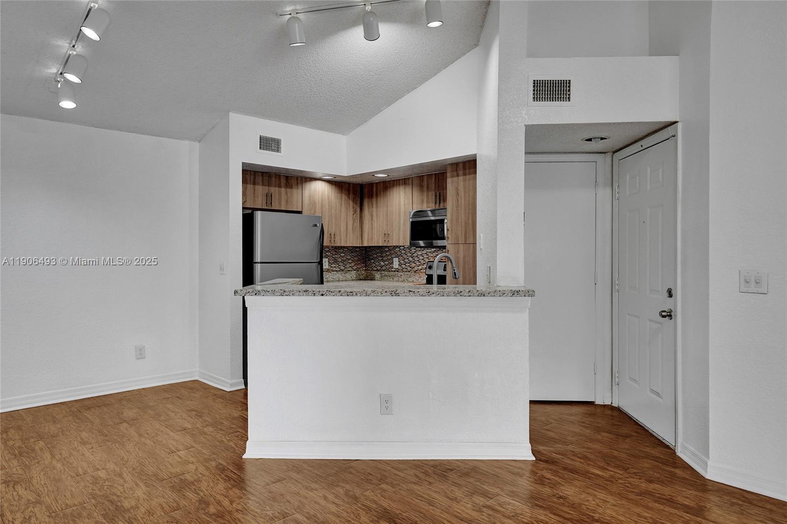 ISLES AT LAGO MAR CONDO - Residential Lease