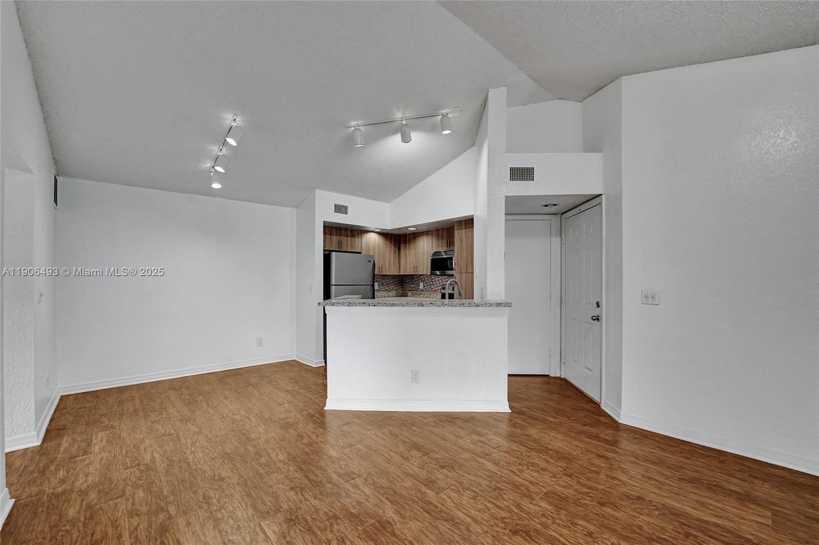 ISLES AT LAGO MAR CONDO - Residential Lease