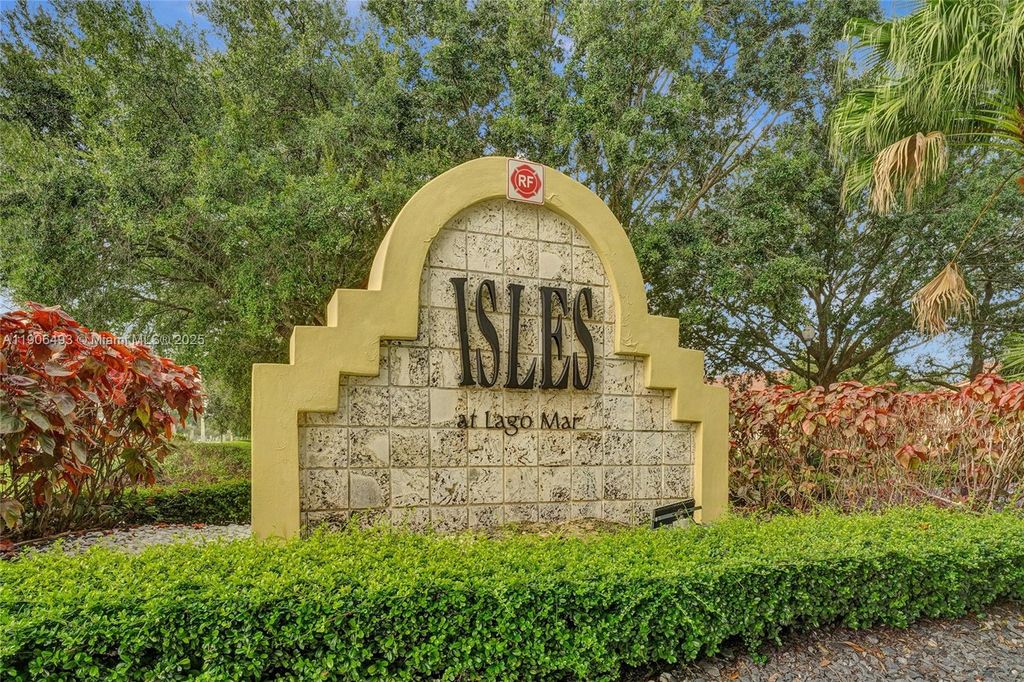 Photo of 417 Vista Isles Dr #2321, Sunrise, FL 33325 (MLS # A11906493)
