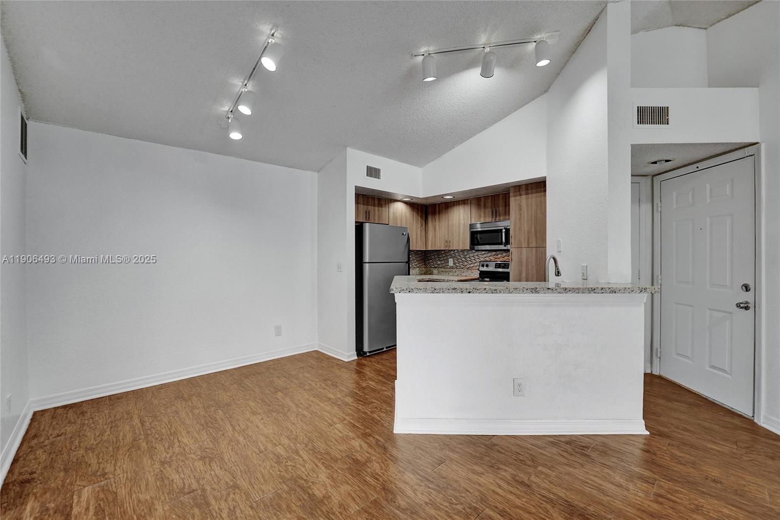 ISLES AT LAGO MAR CONDO - Residential Lease