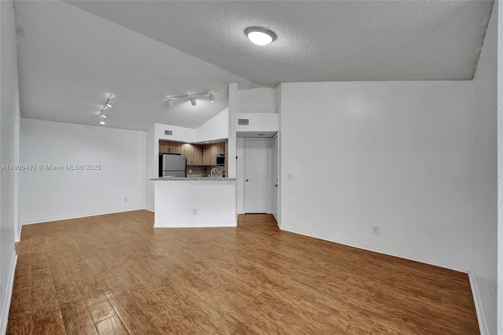 ISLES AT LAGO MAR CONDO - Residential Lease