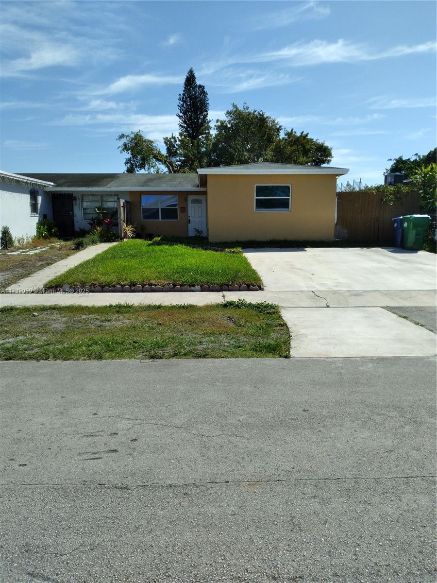 19221 Nw 35th Ave 19221, Miami Gardens, Broward County, Florida - 3 Bedrooms  
2 Bathrooms - 