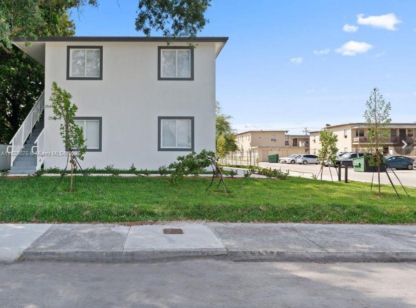 1 year construction!! Beautiful duplex in the heart of Miami. (FIRST floor). 3 bed -2 bath, washer and dryer inside, 2 parking spaces. Centrally located. Easy to show. Please TEXT listing agent for showing instructions.