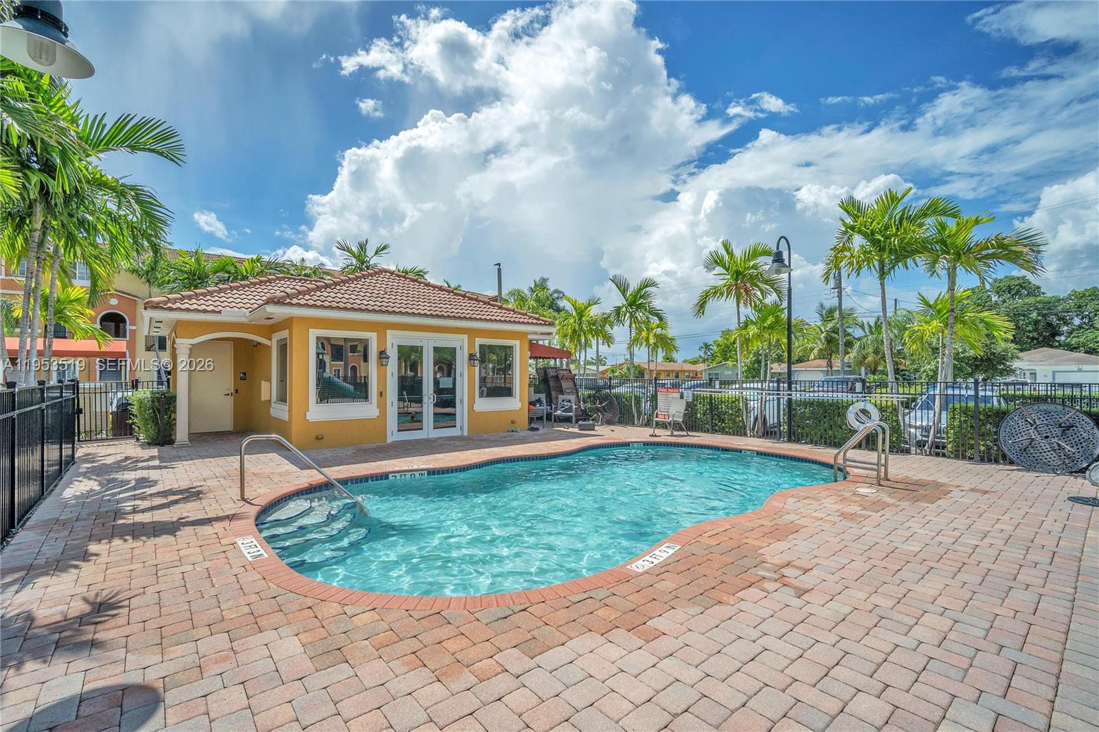 HIGHLAND PARK VILLAGE CON - Residential