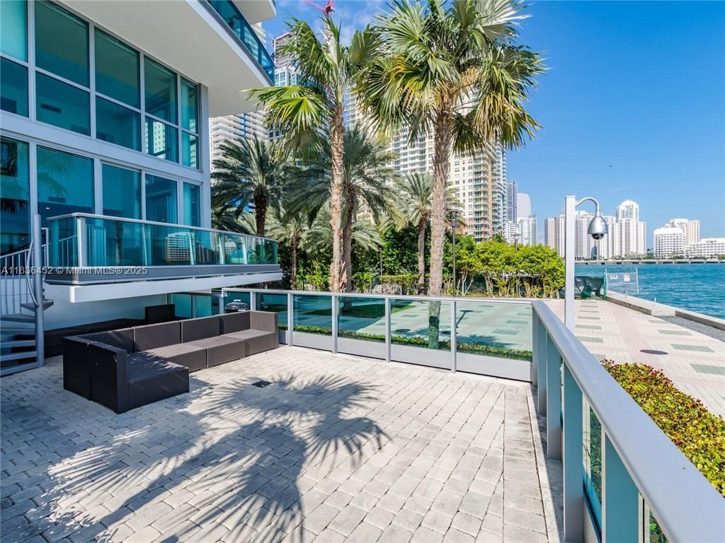 1331 Brickell Bay Dr BL-21, Miami, FL, 33131/$10,100,000 3 1331 Brickell Bay Dr BL-21