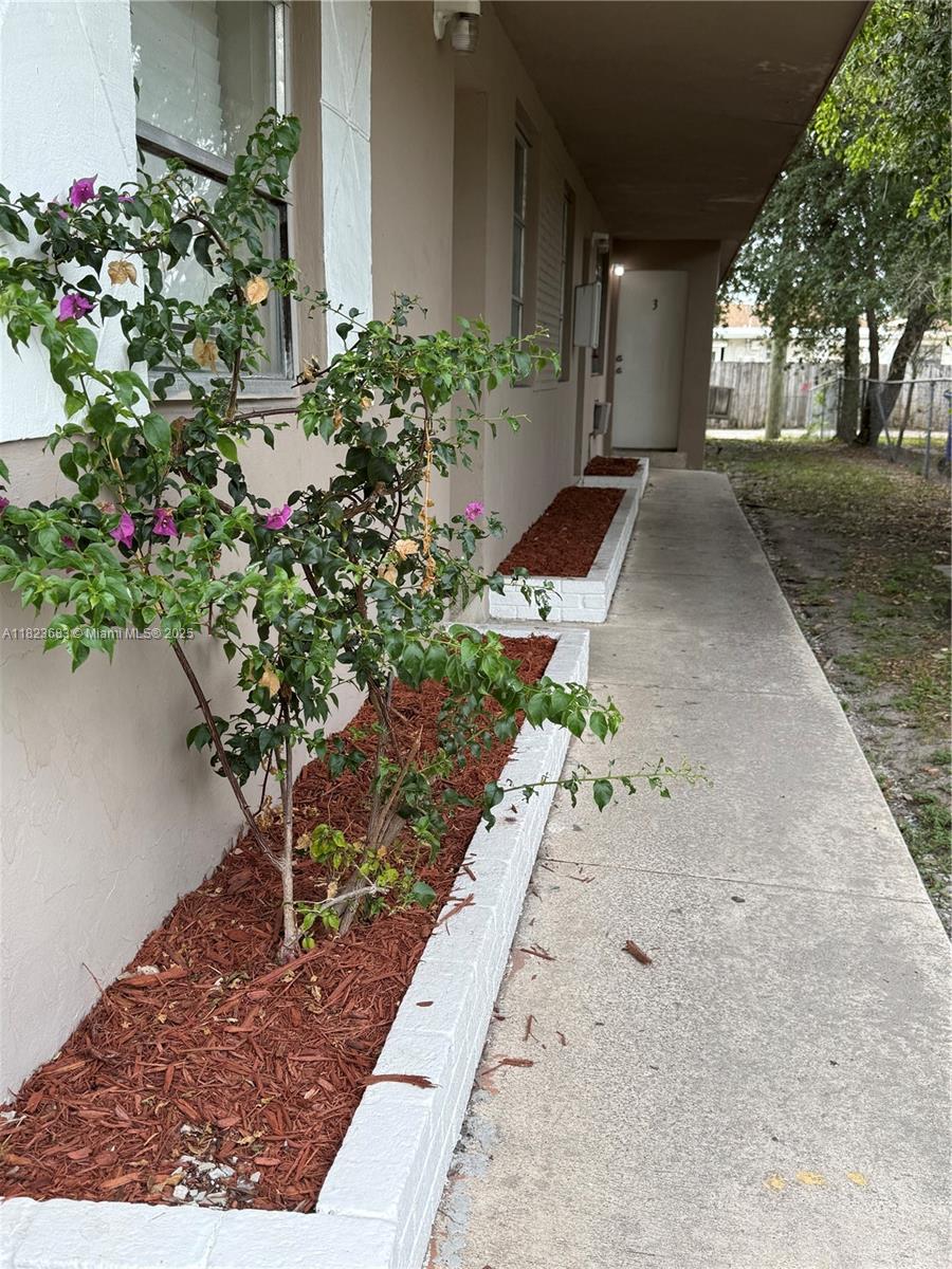 Rental Property at 2215 Ne 172nd St 1, North Miami Beach, Miami-Dade County, Florida - Bedrooms: 2 
Bathrooms: 1  - $2,400 MO.