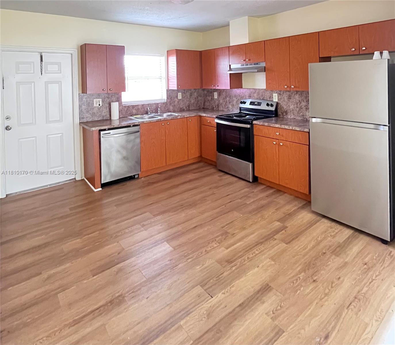 2733 NW 13 ct 2