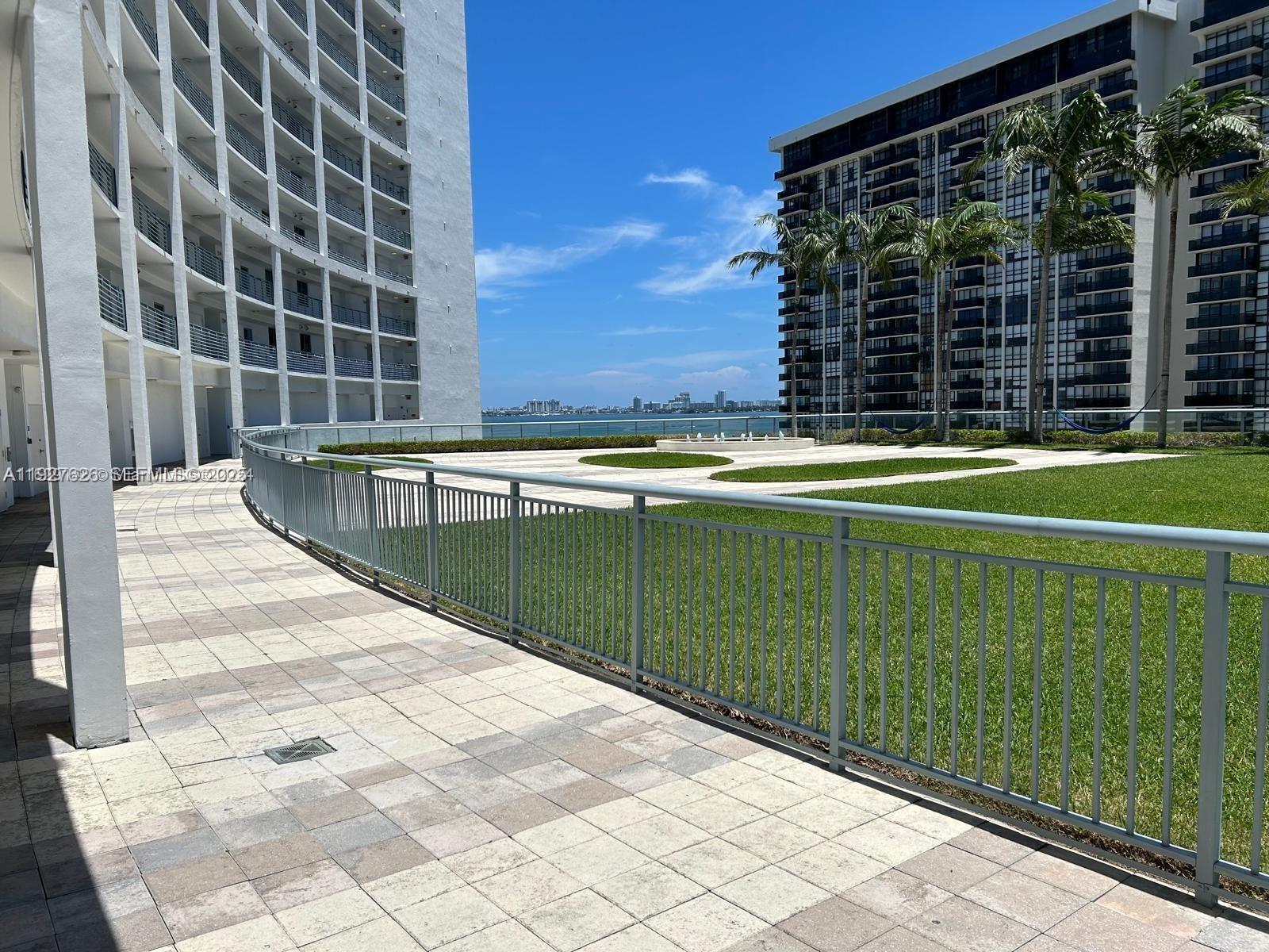 BLUE CONDO - Residential