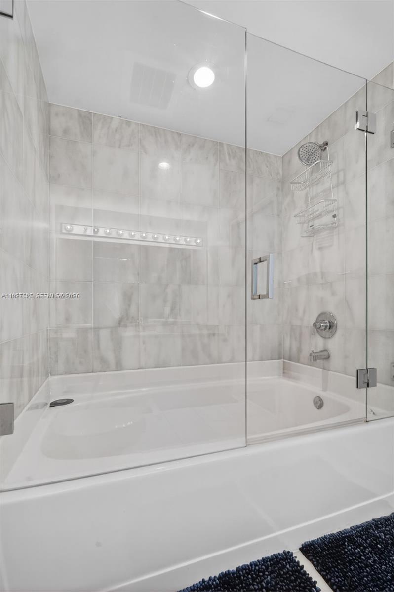 BLUE CONDO - Residential