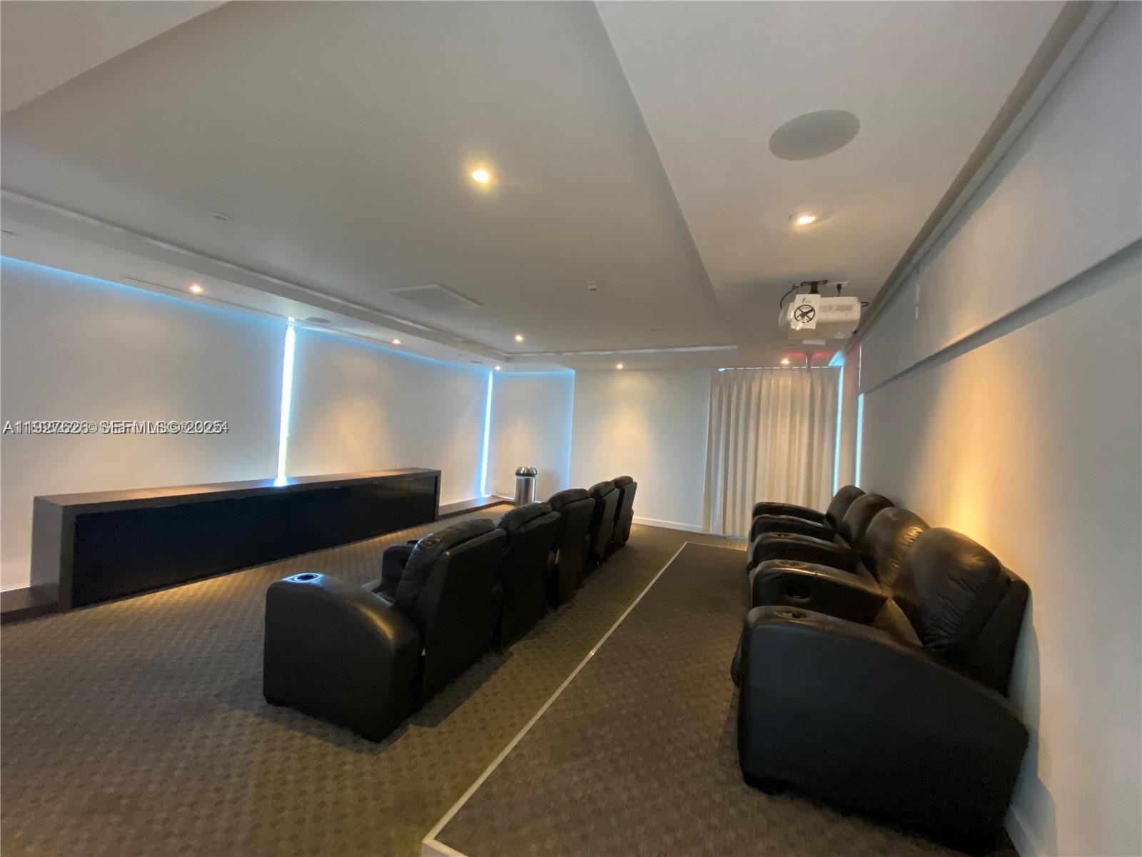 BLUE CONDO - Residential