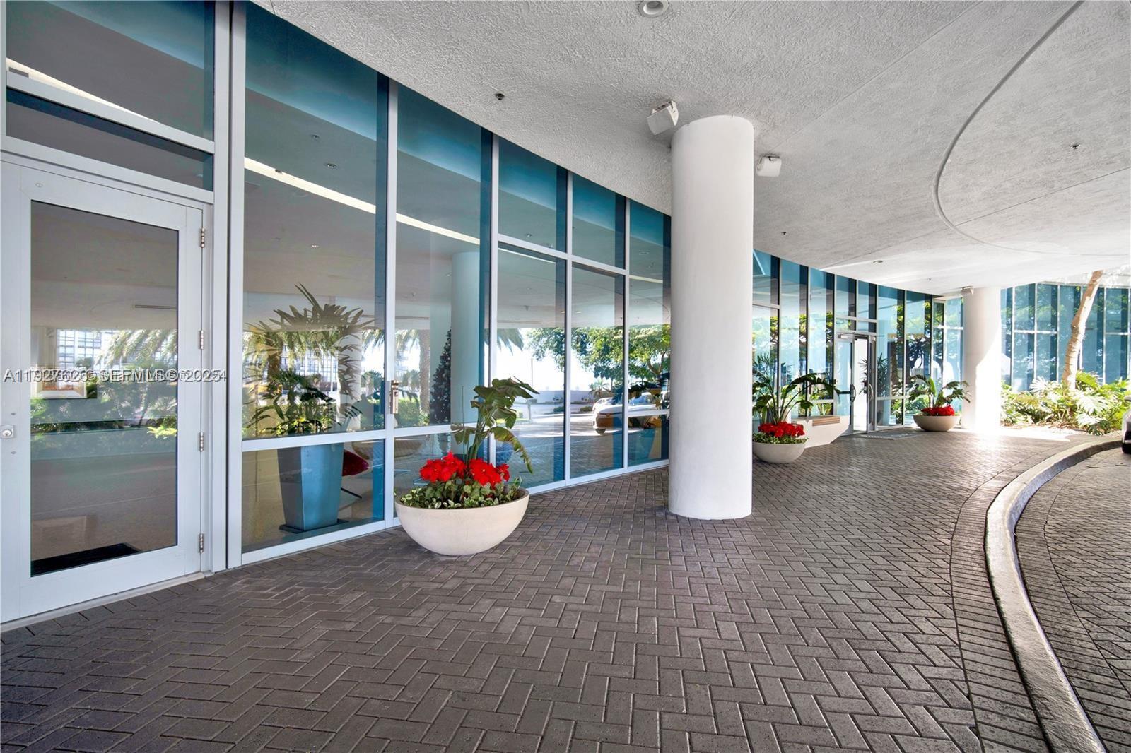 BLUE CONDO - Residential