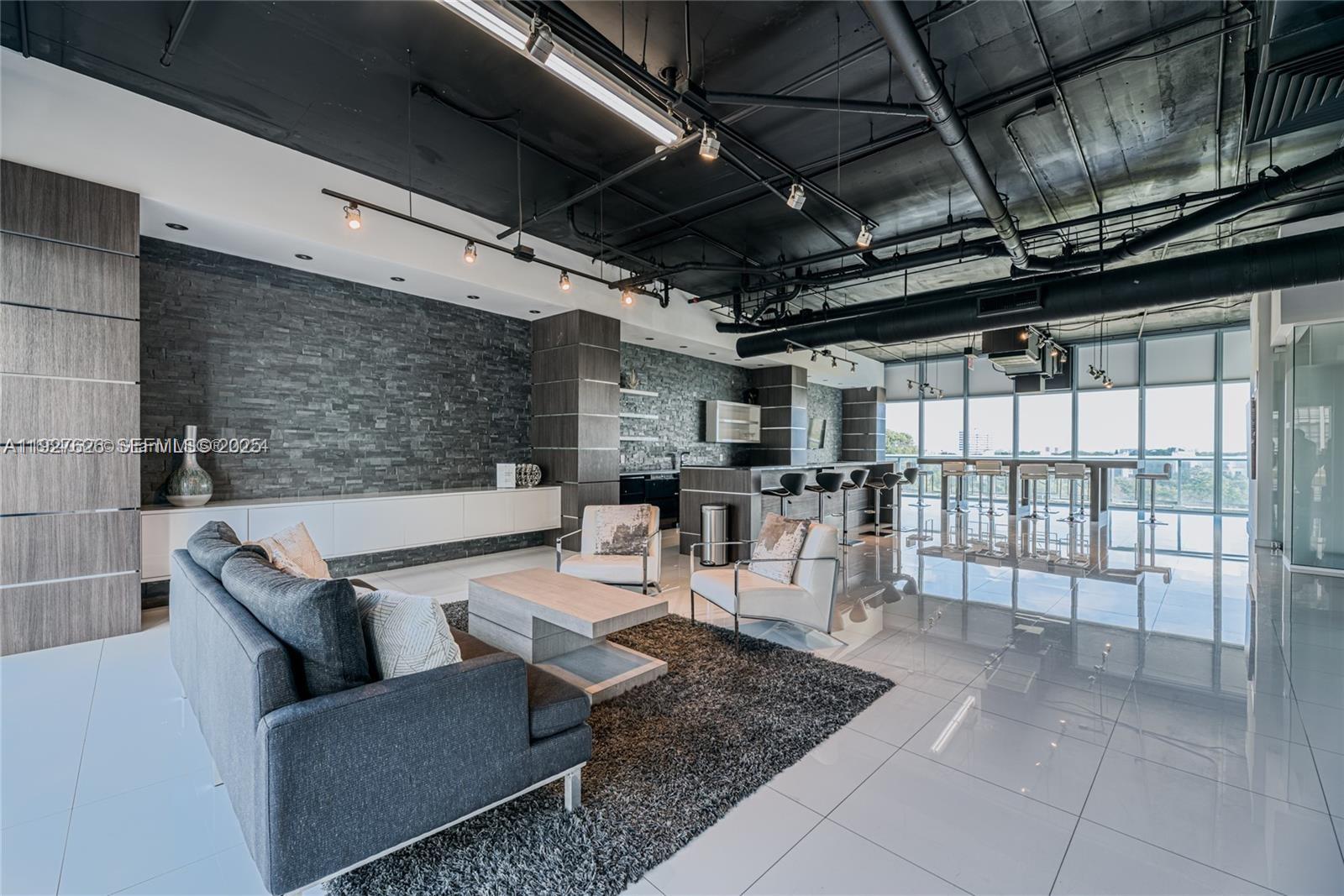 BLUE CONDO - Residential